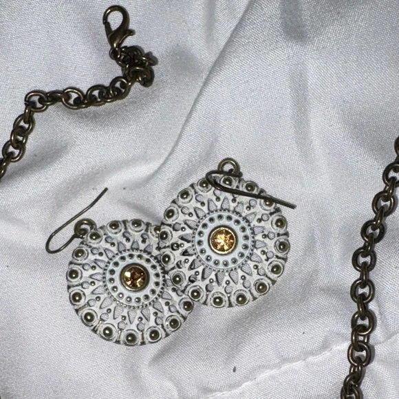 Elegant Multi-Color Necklace and Earring Set - Picture 3 of 5